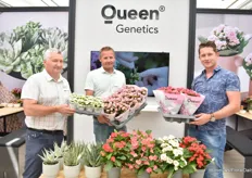 John Nielsen, Hugo Shoemaker and Jim Shoemaker with the Kalanchoes from the new Delicate line in pot sizes 6, 10.5 and 13. Soon all available with an option in the new covers. So there is something for everyone.